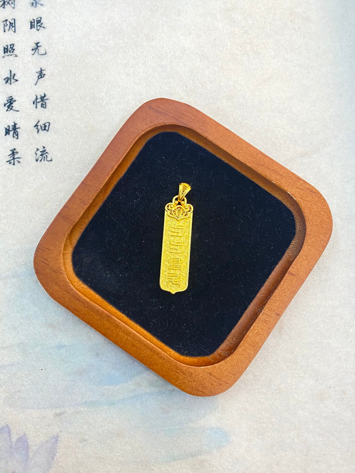 Upper signature pendant