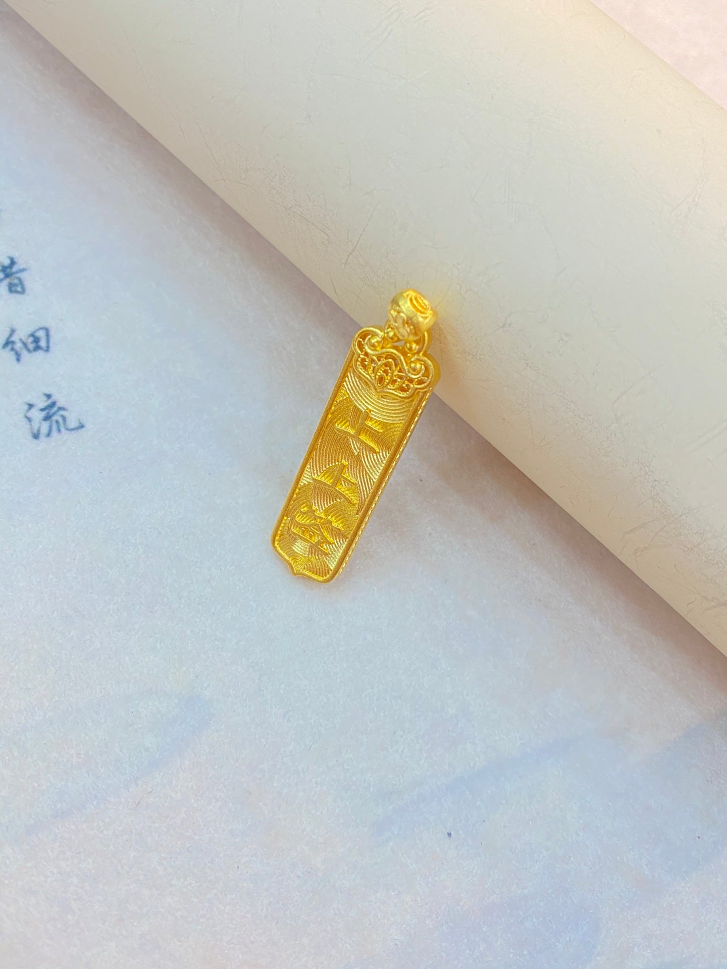 Upper signature pendant
