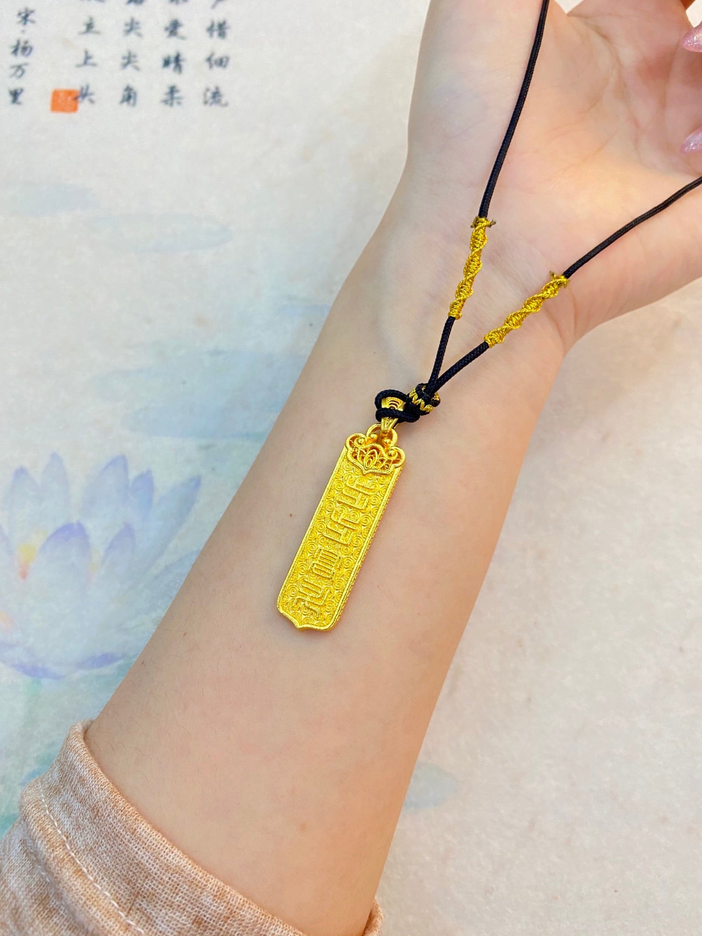 Upper signature pendant
