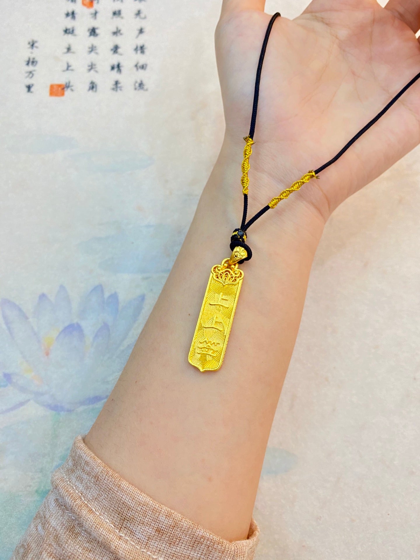 Upper signature pendant