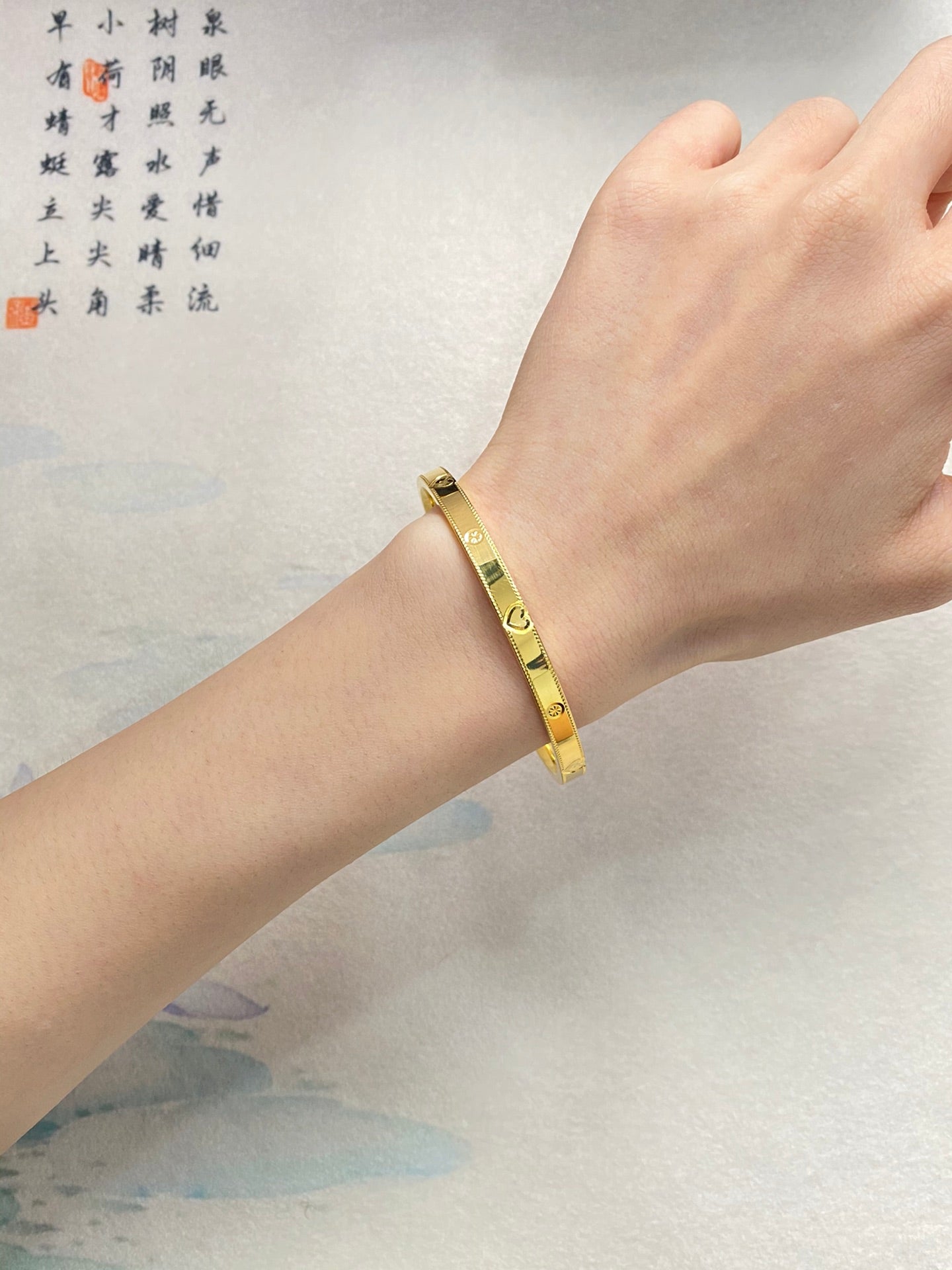 Heart shaped bracelet(62)