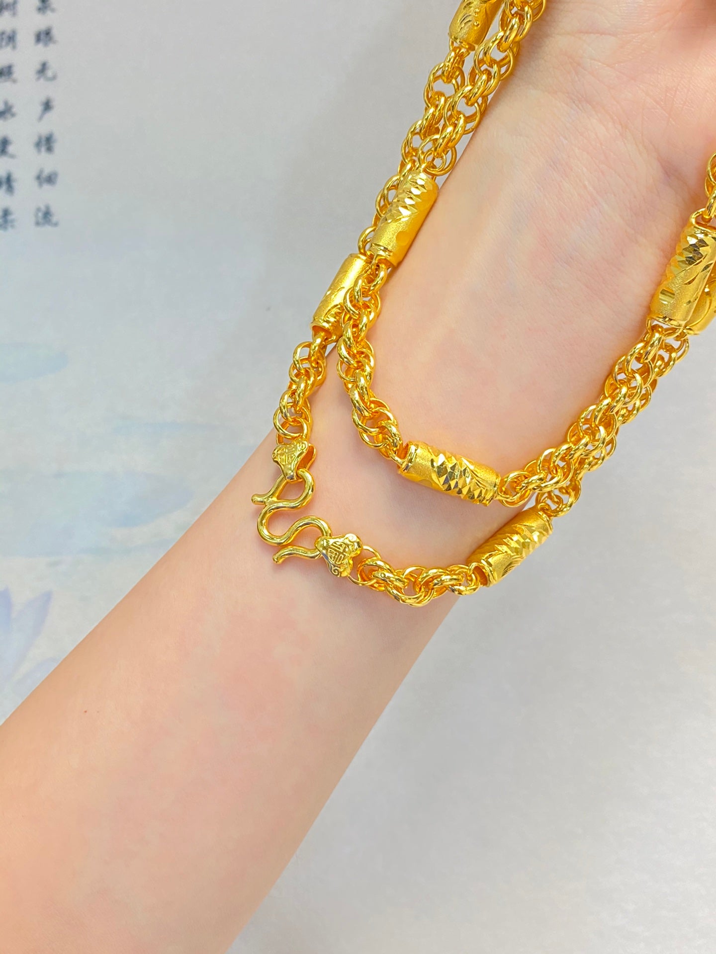 Column section necklace