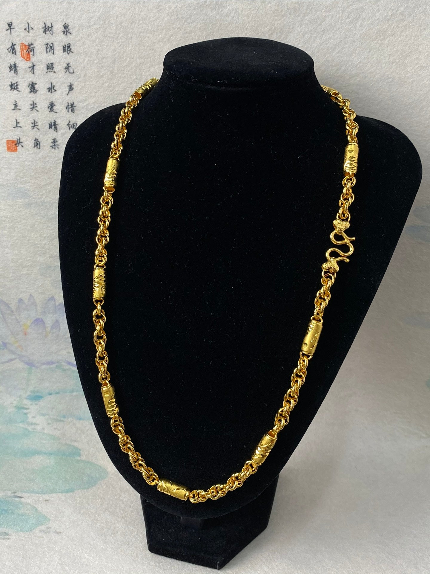Column section necklace