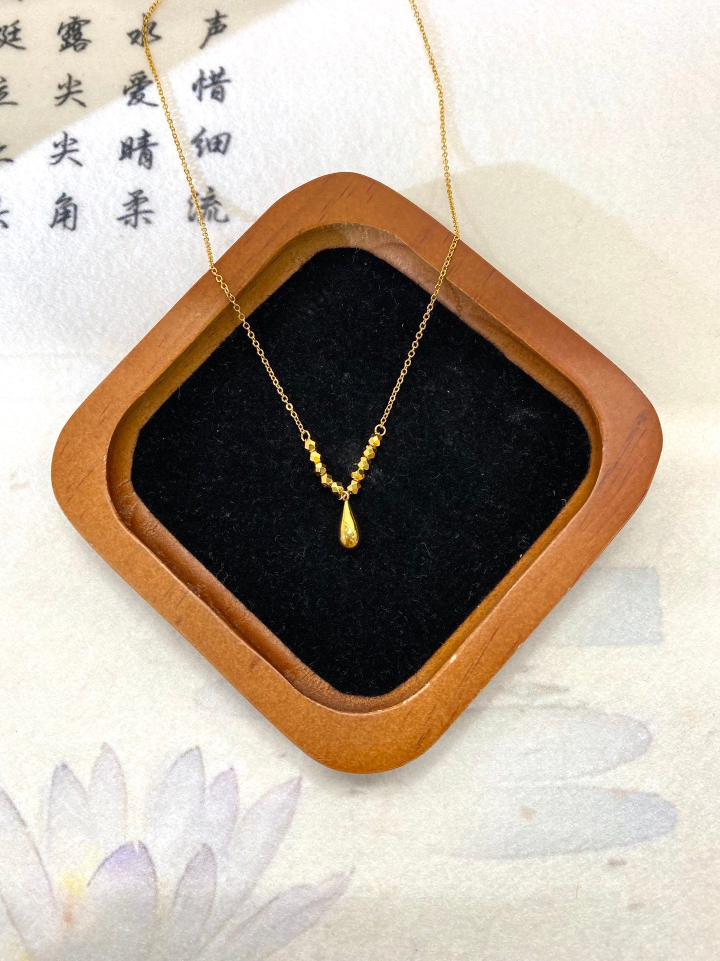 Waterdrop necklace