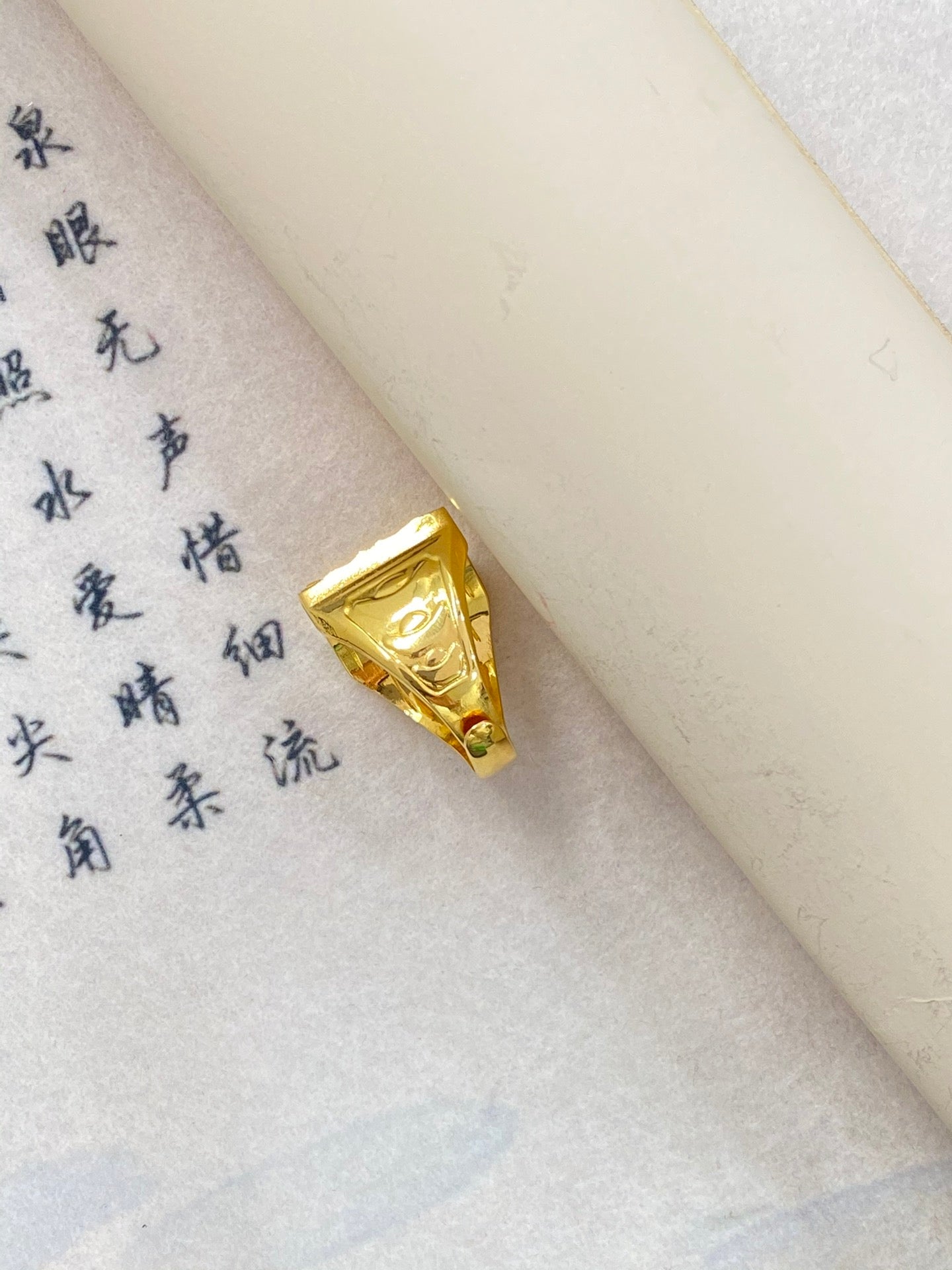 Square shaped lucky ring