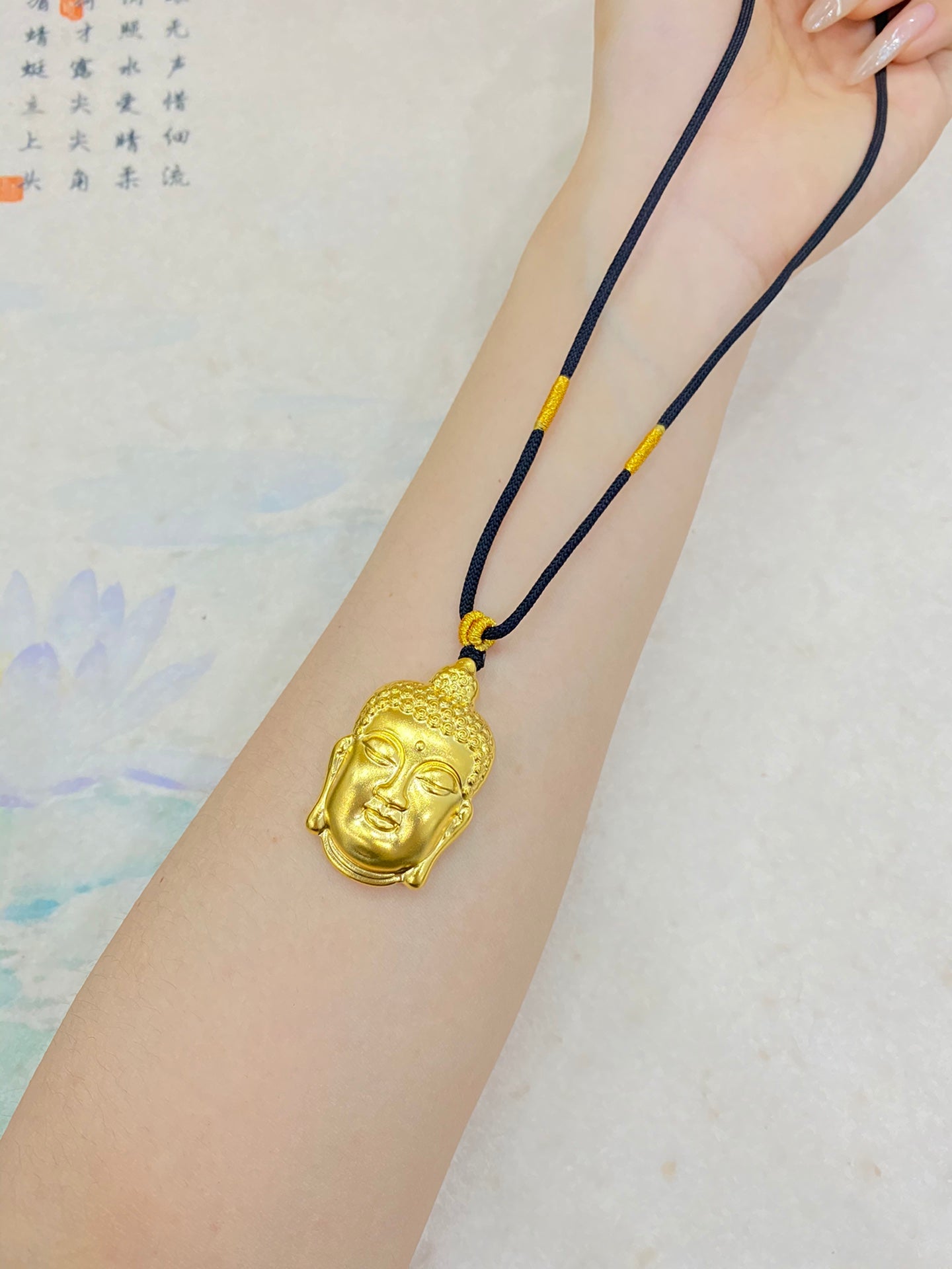 Antiker Dharma-Anhänger aus goldenem Buddhakopf (L)