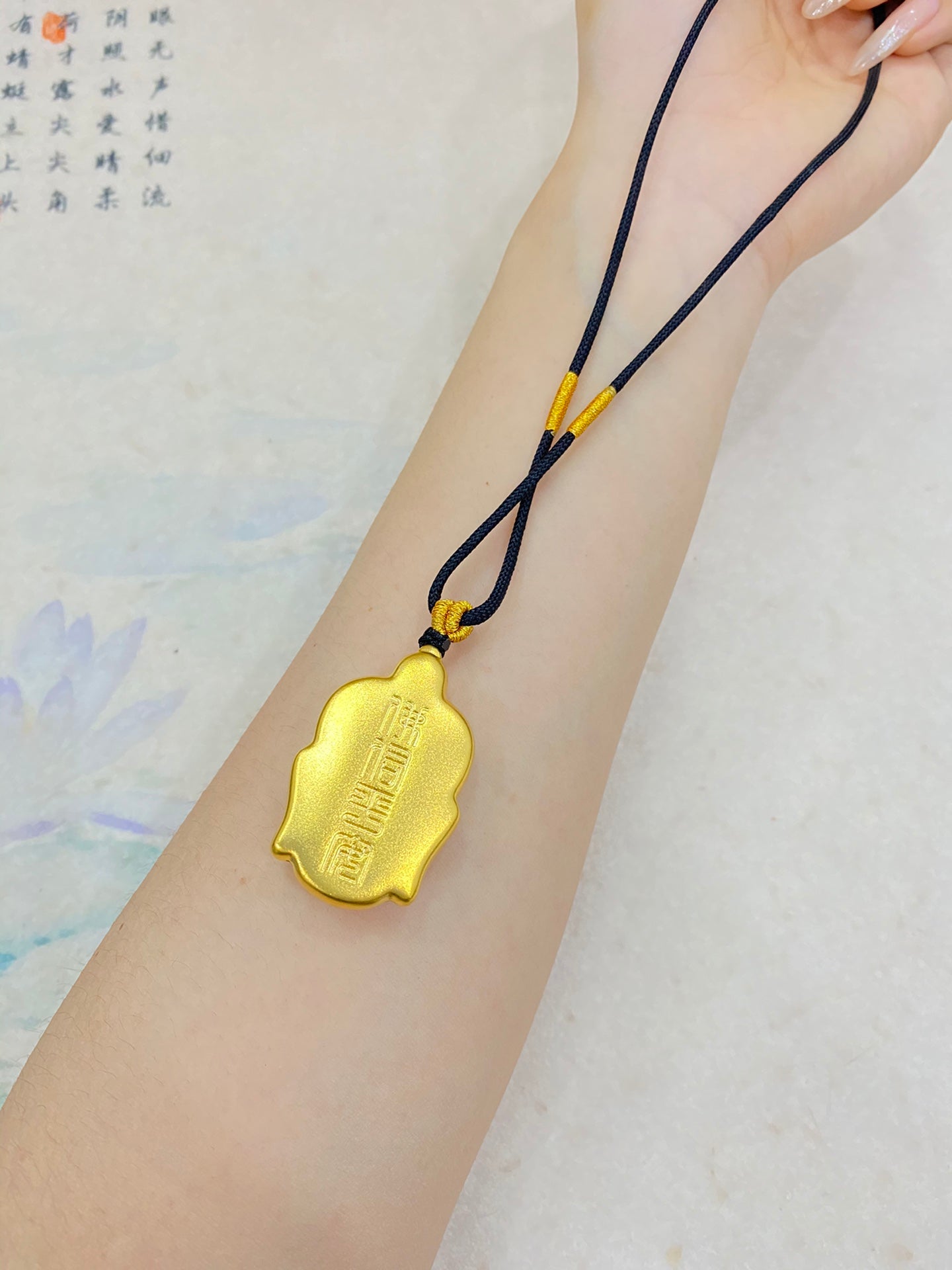 Antiker Dharma-Anhänger aus goldenem Buddhakopf (L)