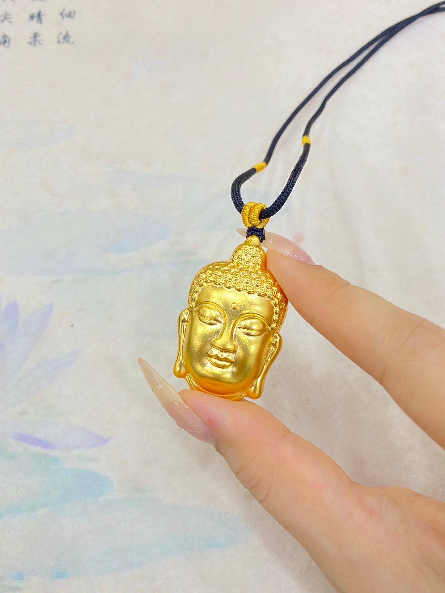 Antiker Dharma-Anhänger aus goldenem Buddhakopf (L)