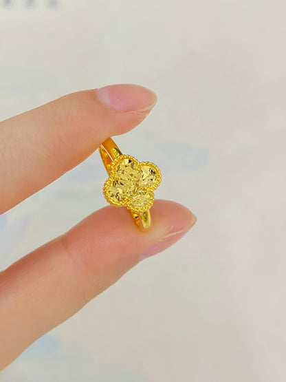 Ring aus zerstoßenem Eisklee