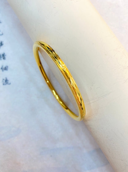 Diamond patterned bracelet