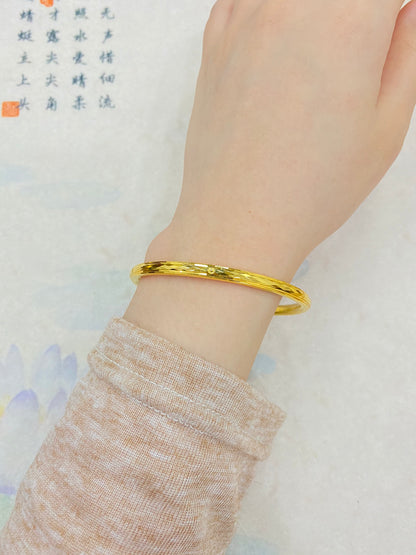 Diamond patterned bracelet