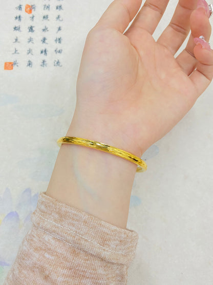 Diamond patterned bracelet