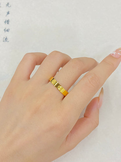Four leaf clover ring