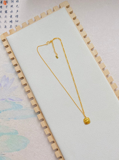 Bread necklace