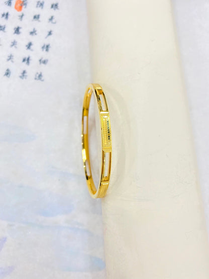 Hollowed out fish scale bracelet