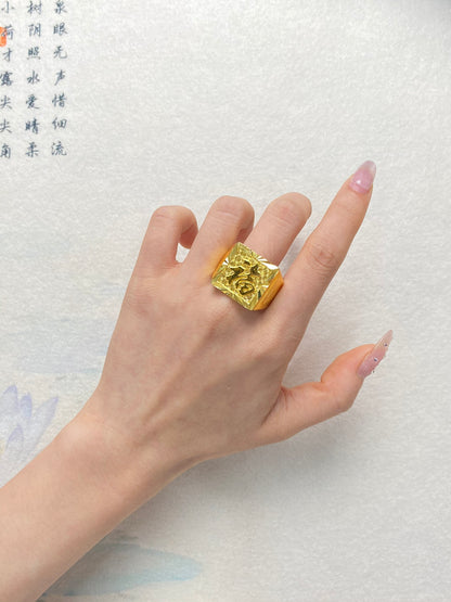 Square shaped lucky ring