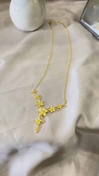 Three Life Flower Necklace