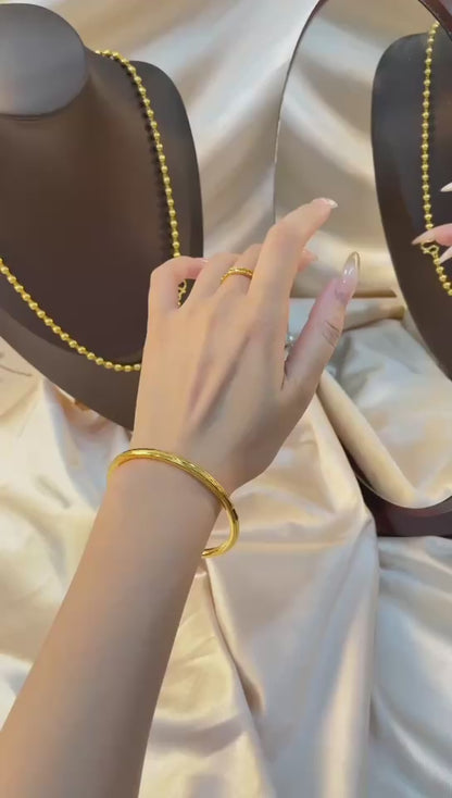 Diamond patterned bracelet