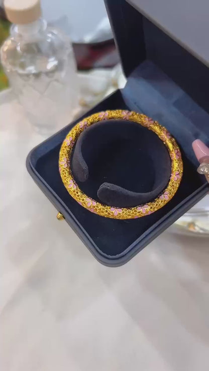 Rundes Armband mit Pfirsichblütenmotiv