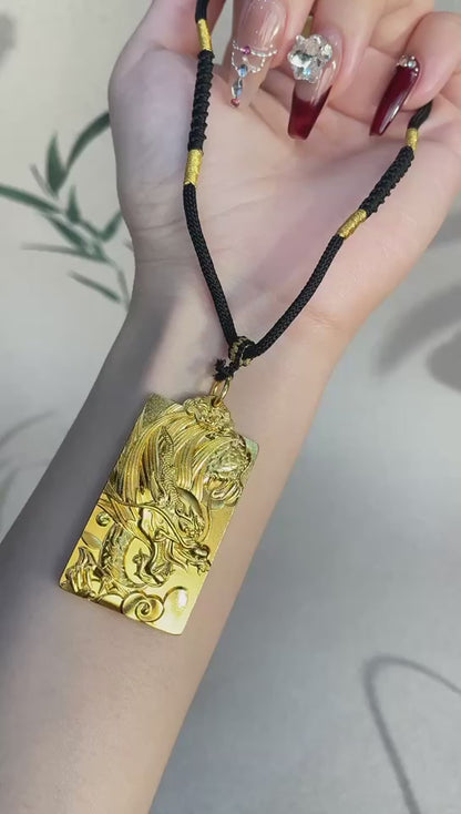 Goldener Drachenanhänger mit fünf Klauen